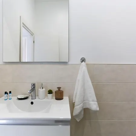 The Rent - Spacious Two Bedrooms Near Porta Romana 公寓
